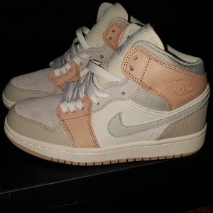 Air Jordan Sail/Light Bone String shimmer  4.5y 6w